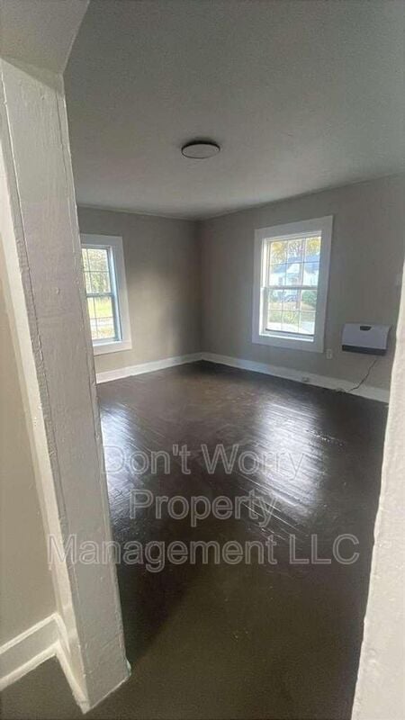 Photo - 404 Carroll St