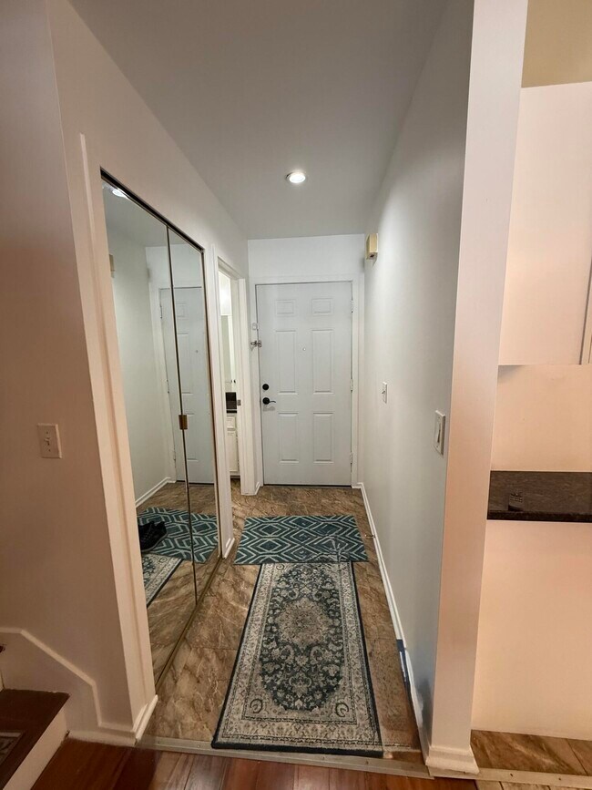 Photo - 1082 Greenhills Dr