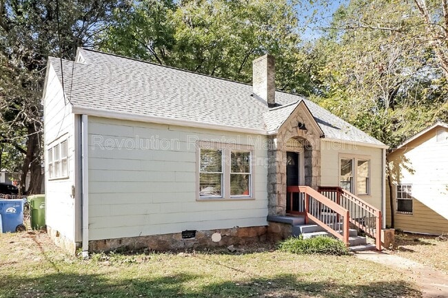 Photo - 371 Haas Ave SE