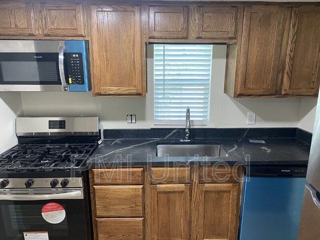 Photo - 1100 E Hickory St