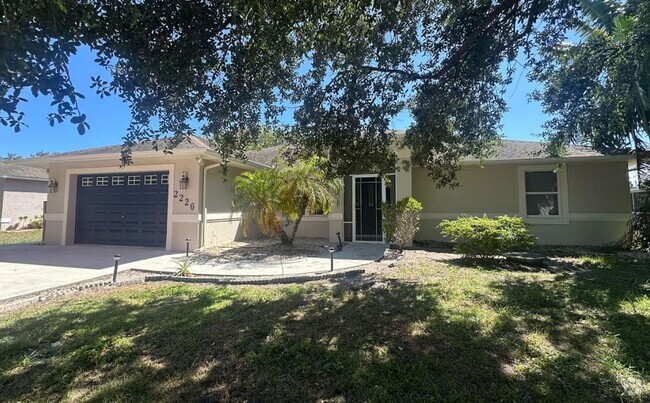 Building Photo - 3/2/2 with patio -Just painted - Remodeled... Rental