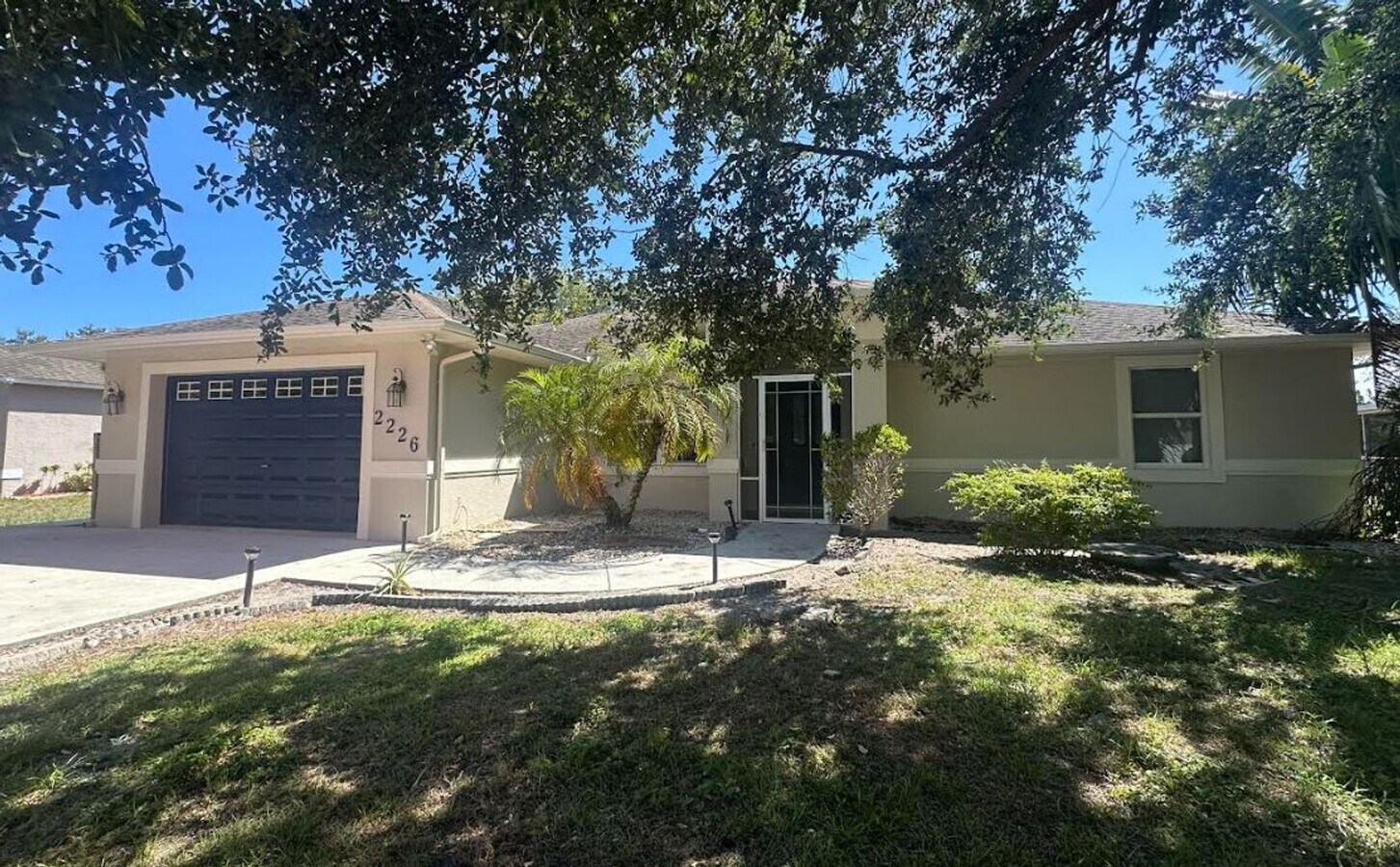 3/2/2 with patio -Just painted - Remodeled... - 3/2/2 with patio -Just painted - Remodeled... House