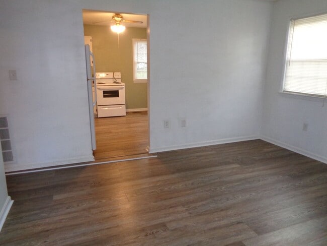 Photo - Cute House-Nice Yard!