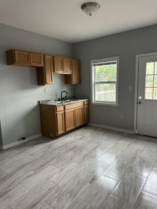 Building Photo - Newly renovated two bedroom apartments