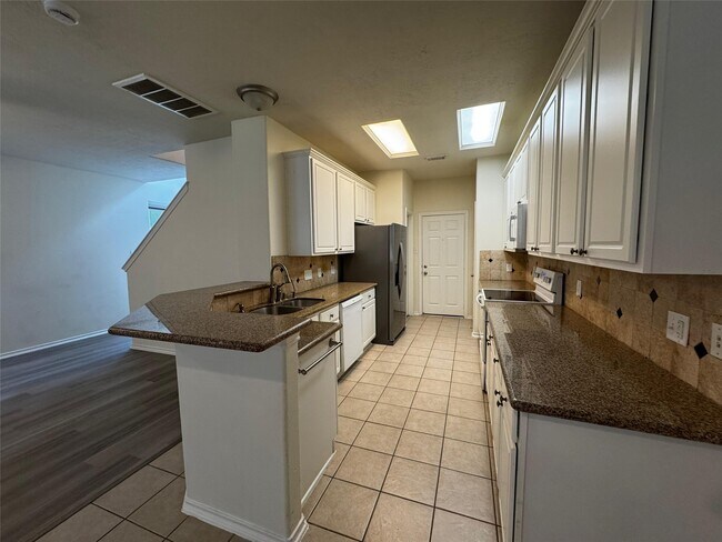 Photo - 246 W Stedhill Loop