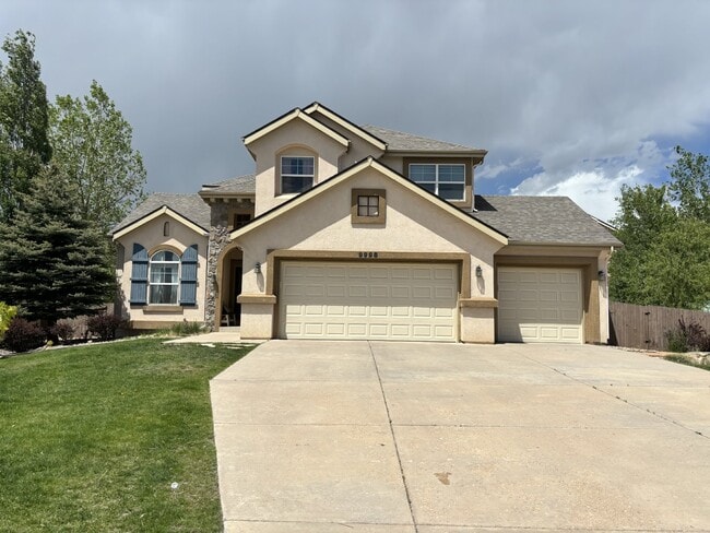 Building Photo - 6 Bedroom - Rose Leaf