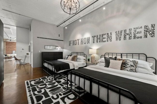 Photo - 10303-10107 107 St NW Unit ID1308642P