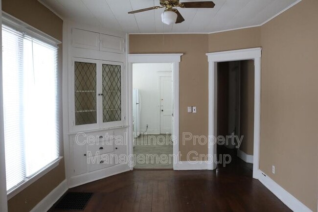 Photo - 611 W Jefferson St Unit B