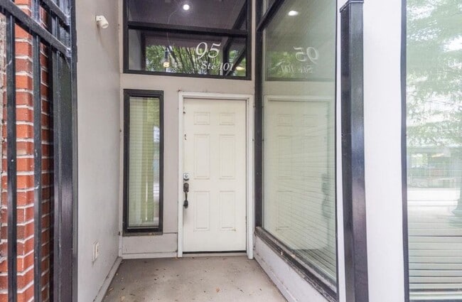 Photo - 95 S Main St