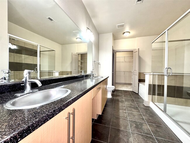 Photo - 3660 Richmond Ave. Unidad 331