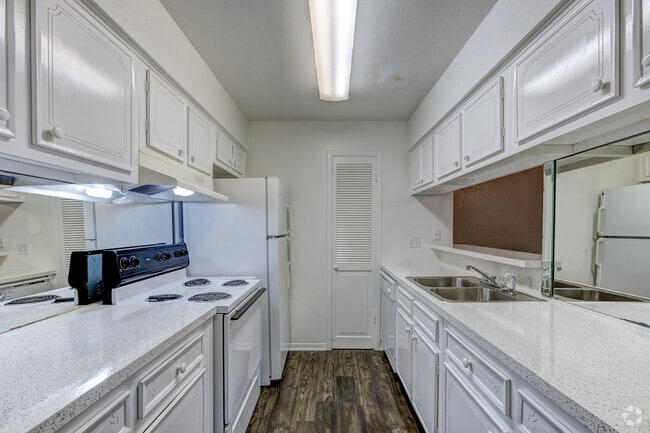 2BR, 1 1/2BA - 992SF - Kitchen