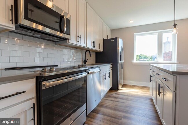 Photo - 3965 Lancaster Ave Unit 305