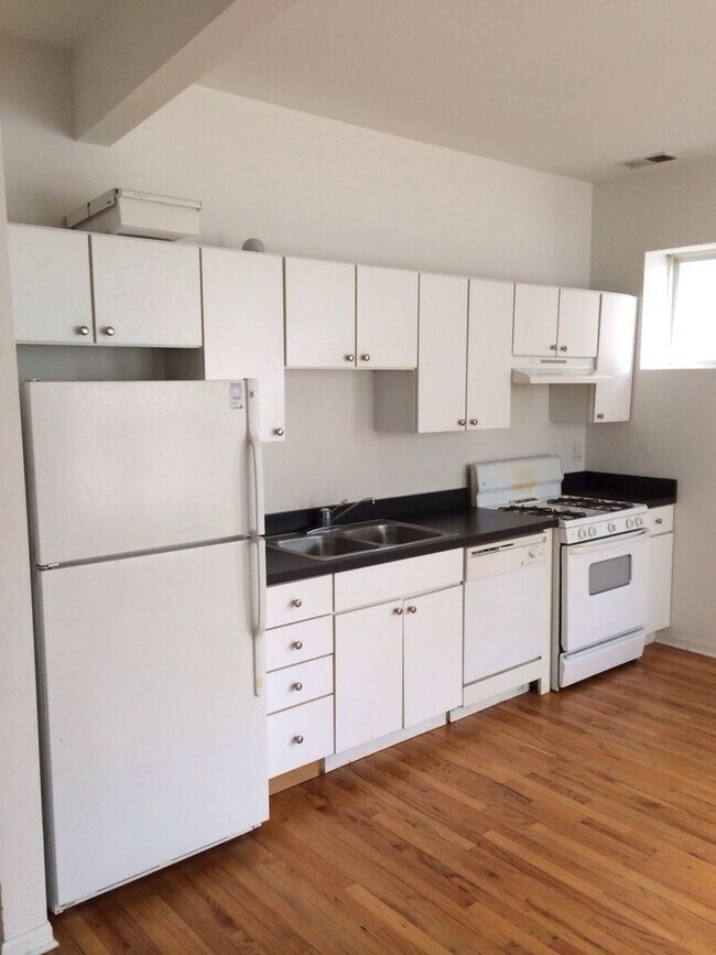 Photo - 1022 N Damen Ave Unidad 10