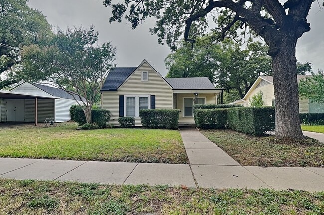 Building Photo - Completely Remodeled Charm with a Huge Backyard & Bonus Room!