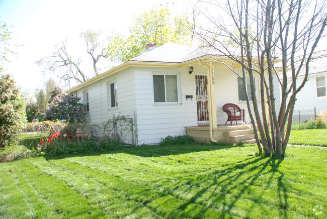 Building Photo - 2368 W Maplewood Ave Rental