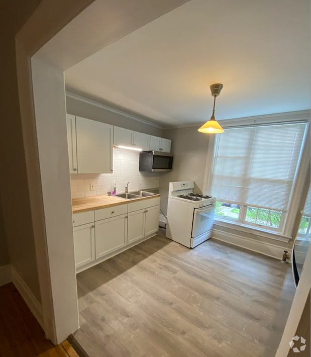 Building Photo - 405 Elmwood Ave Rental