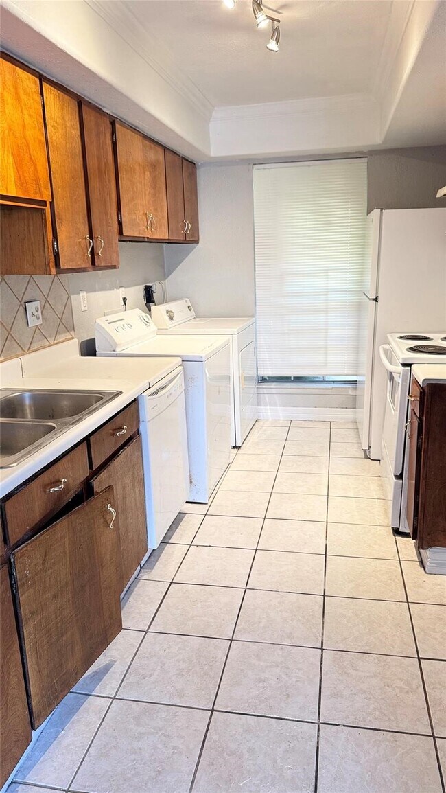 Photo - 7818 Grove Ridge Dr