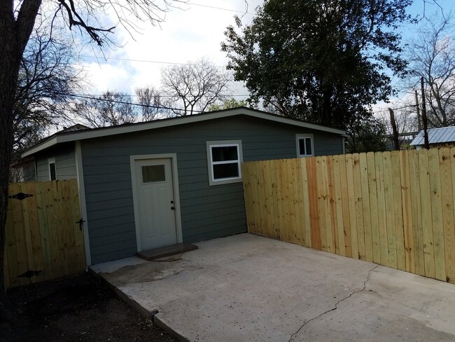 418 E Highland Blvd