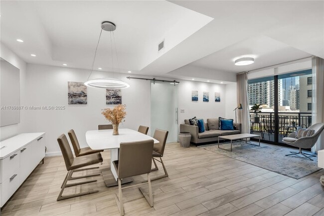 Building Photo - 999 SW 1st Ave Rental