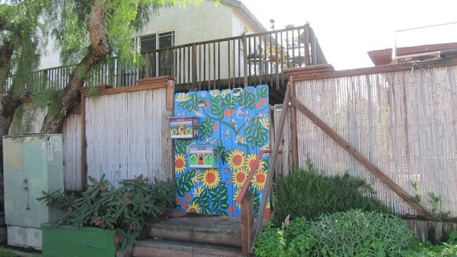 Building Photo - 1  bedroom with special amenities