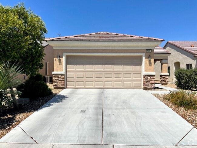 Building Photo - Single story home located in a  55+Communi...