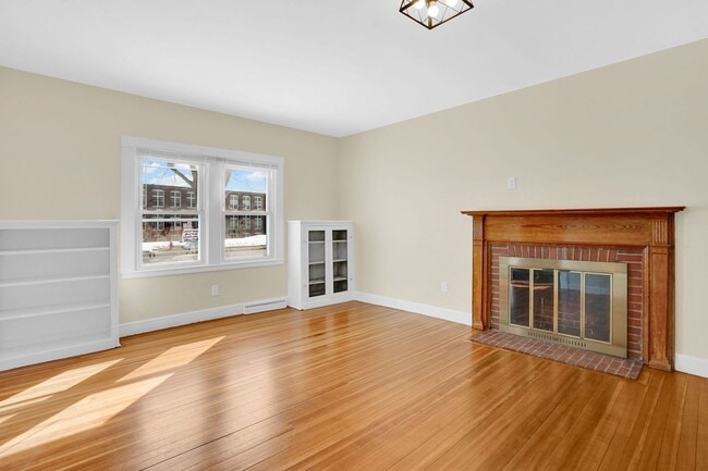 Building Photo - 157-159-159 Pleasant St Unit 159 Pleasant Street