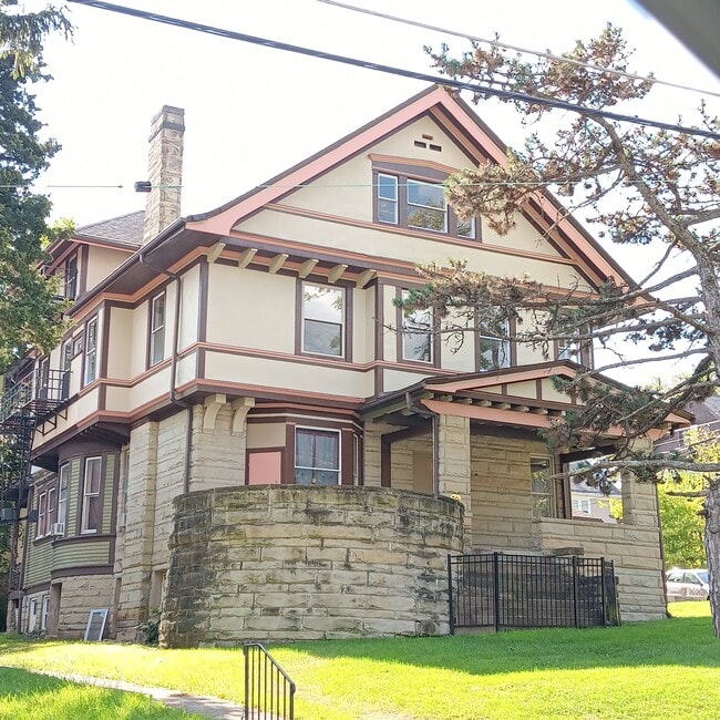 Photo - 325 McGregor Ave Unit #2