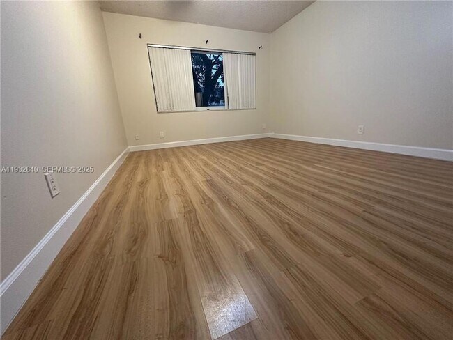 Photo - 5800 NE 22nd Way Unidad 508