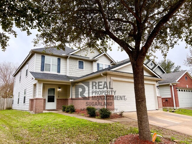 Building Photo - Gorgeous 4 Bed, 2.5 Bath Home in Prime Location!