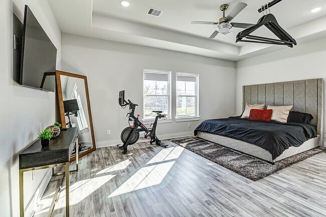 Photo - 4677 Bellfort Ave Unidad B