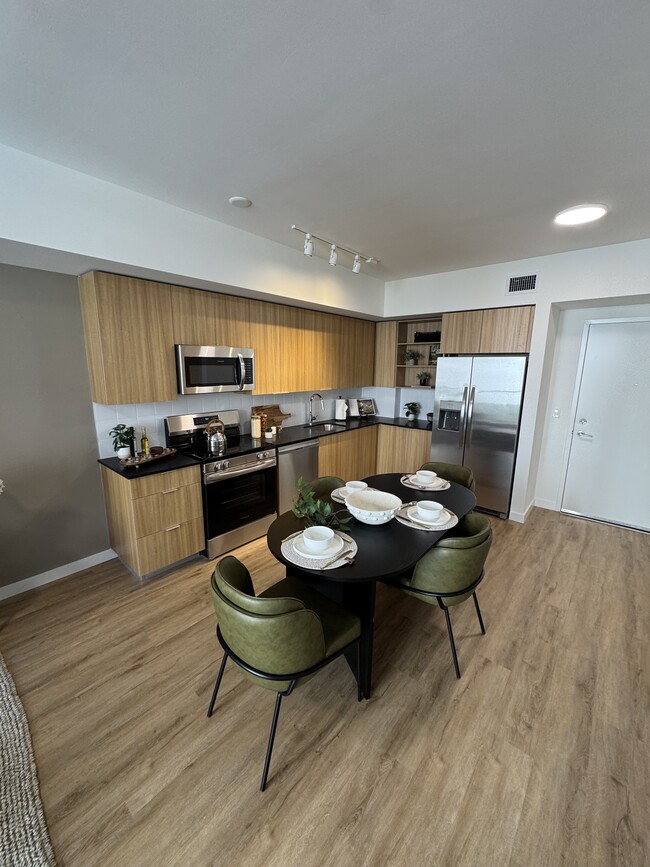 Building Photo - 961 E 31st St Unit A32 Rental