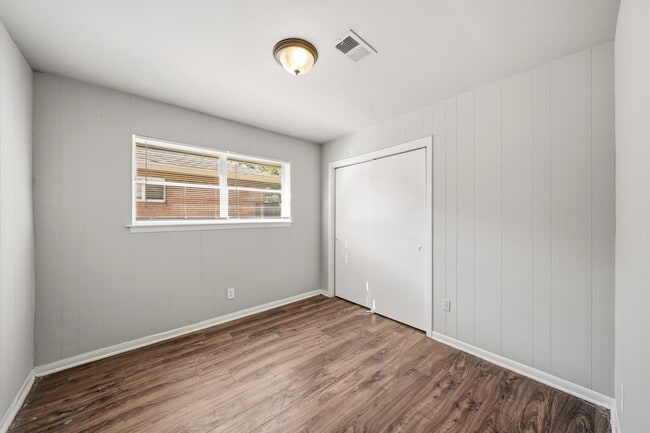 Building Photo - 5755 Oakham St