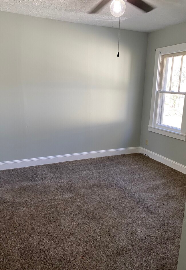 Photo - 524 N College St