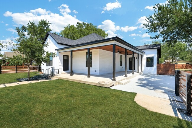 Photo - 2425 Monterey St