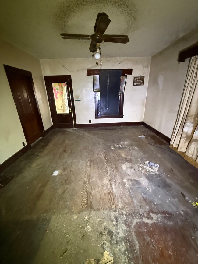 Photo - 613 W Lincoln St