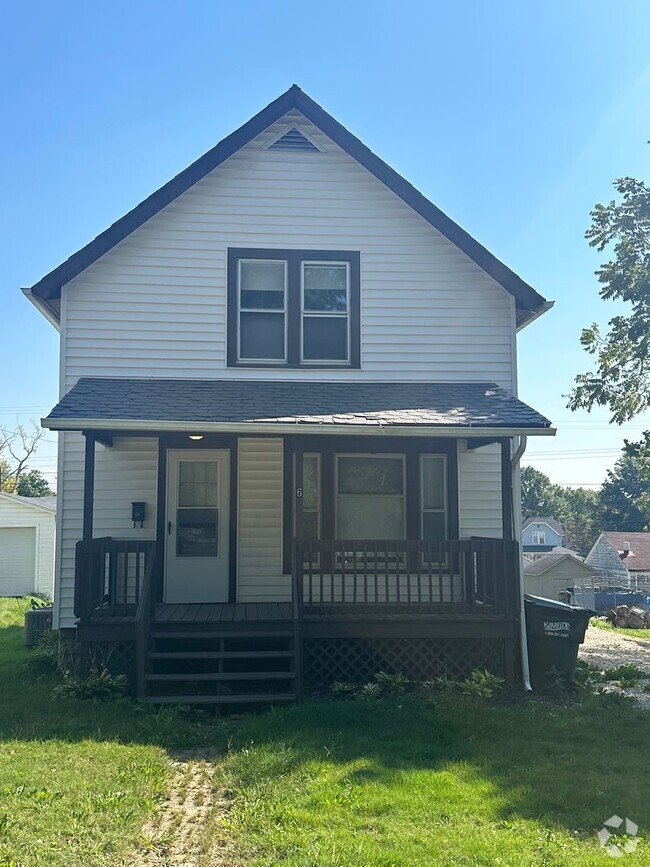 Building Photo - Two Bedroom, Single-Family Home