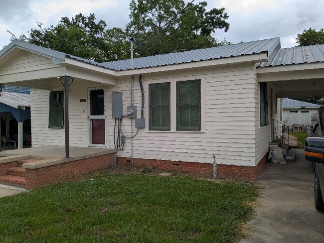 Photo - 413 E Oak St House