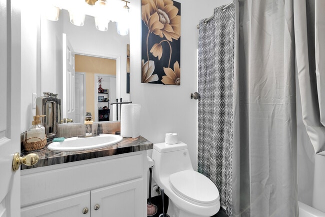 Photo - 423 Reflection Ln