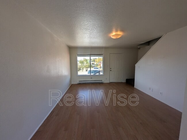 Photo - 275 Rose Ave Unit J