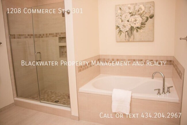 Photo - 1208 Commerce St