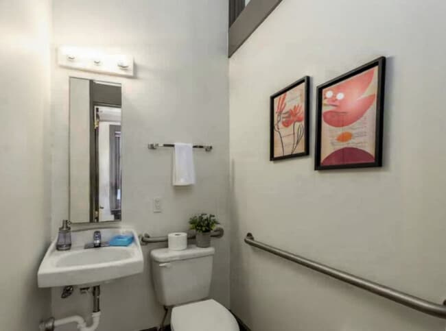 Photo - 126 E 13th St Unidad SI FL4-ID1056027P