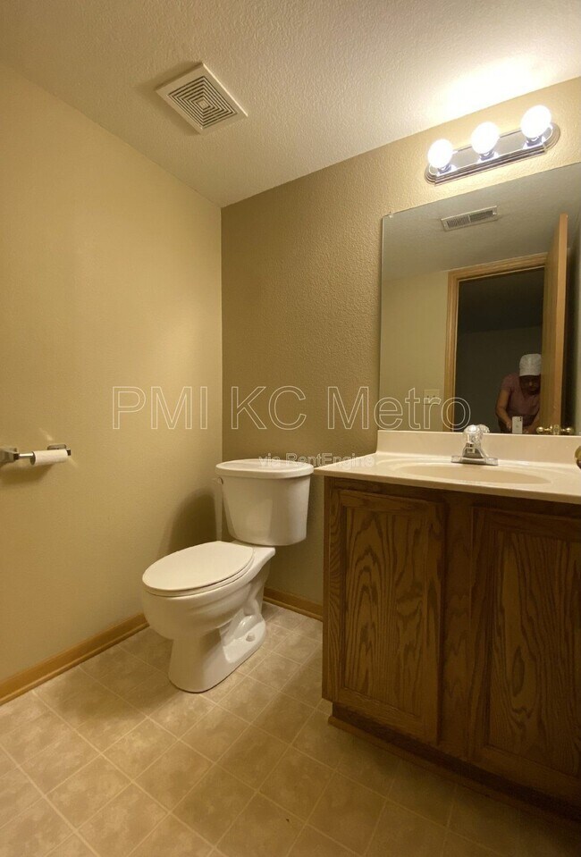 Photo - 526 NE Churchill St