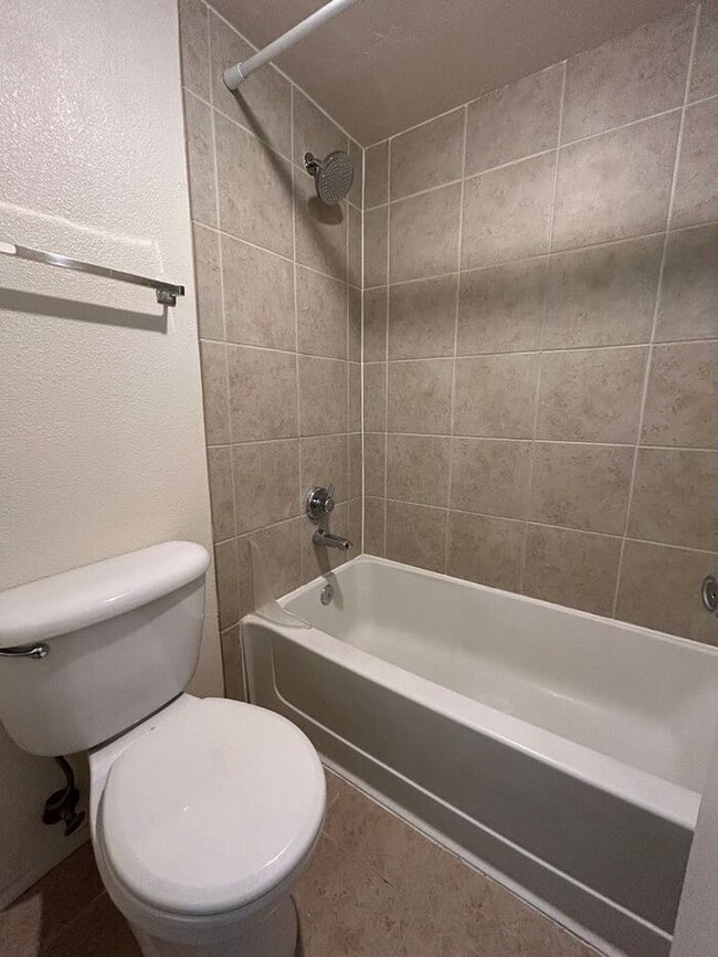 Photo - 1810 E Blacklidge Dr