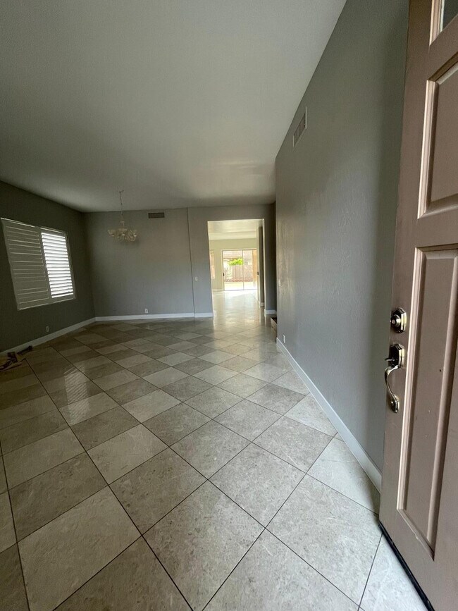 Photo - 2225 E Detroit St