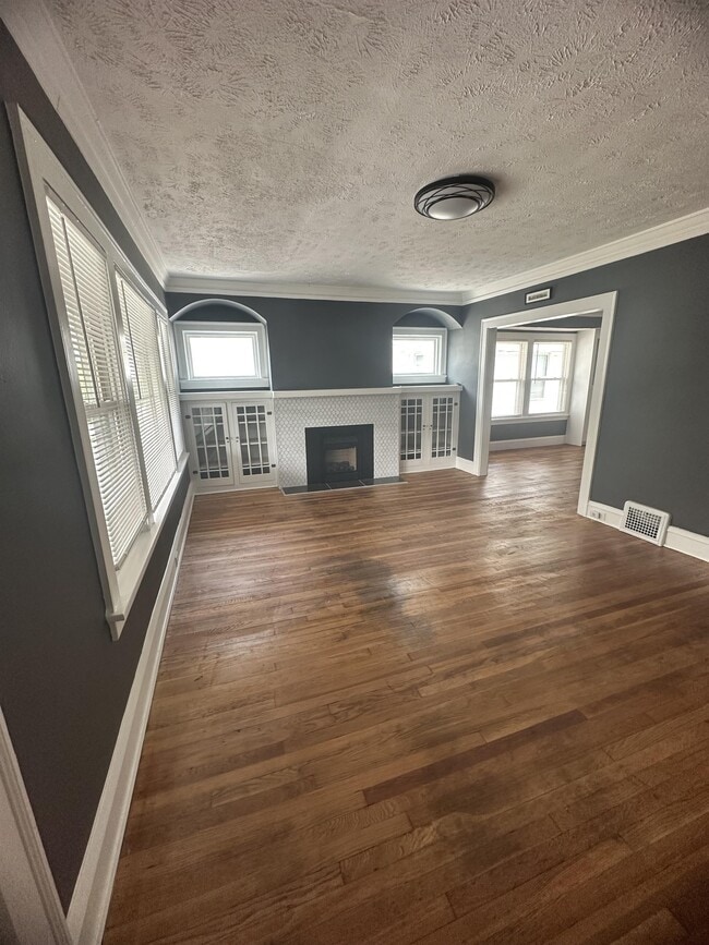 Photo - 1337 W 106th St