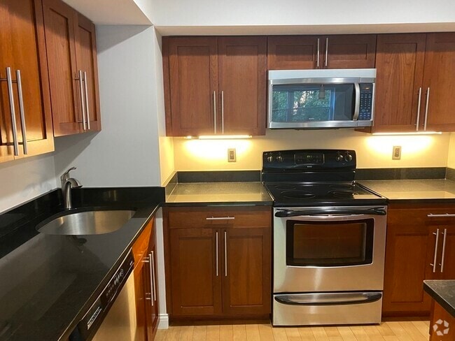 Building Photo - 1600 Beacon St Rental