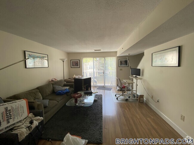 Building Photo - 142 N Beacon St Unit B3 Rental