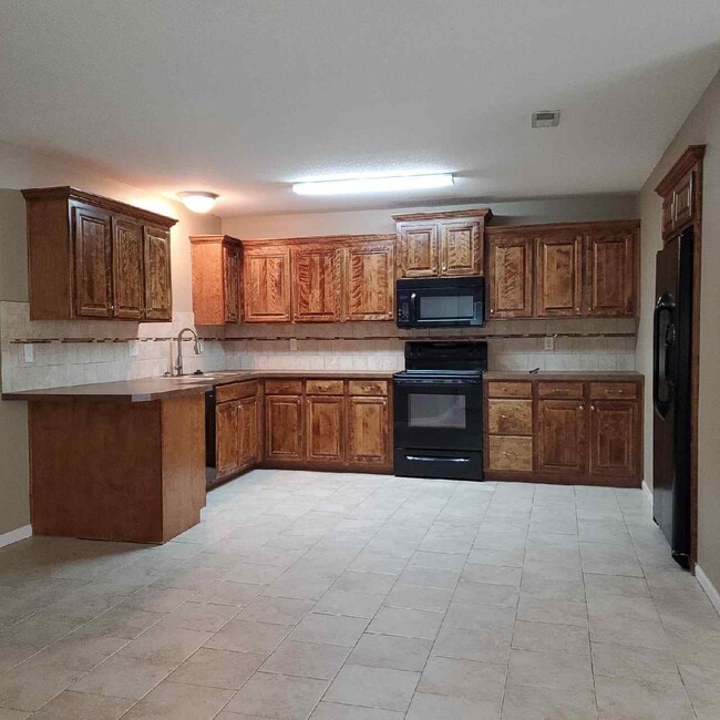 Photo - 611 W Market St