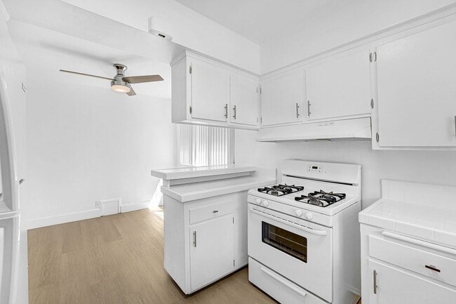 Photo - 744 S Windsor Blvd Unit 10