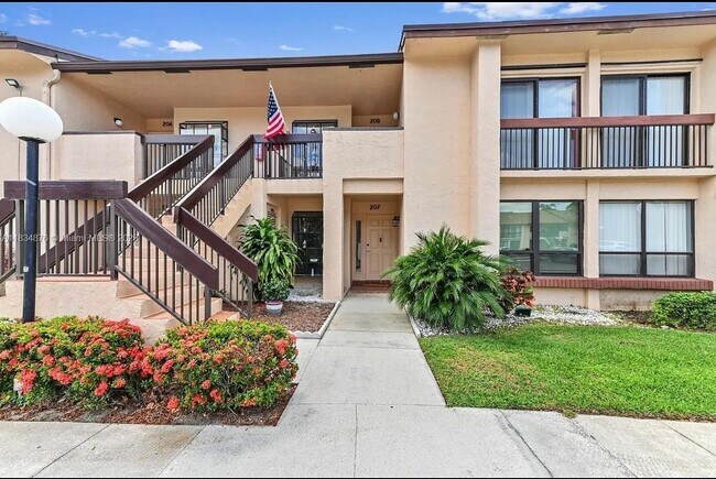 Building Photo - 2241 SW 15th St Unit 207 Rental